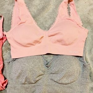 Hi I’m selling a few intimate item that have never been worn